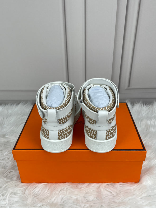 Flat shoes