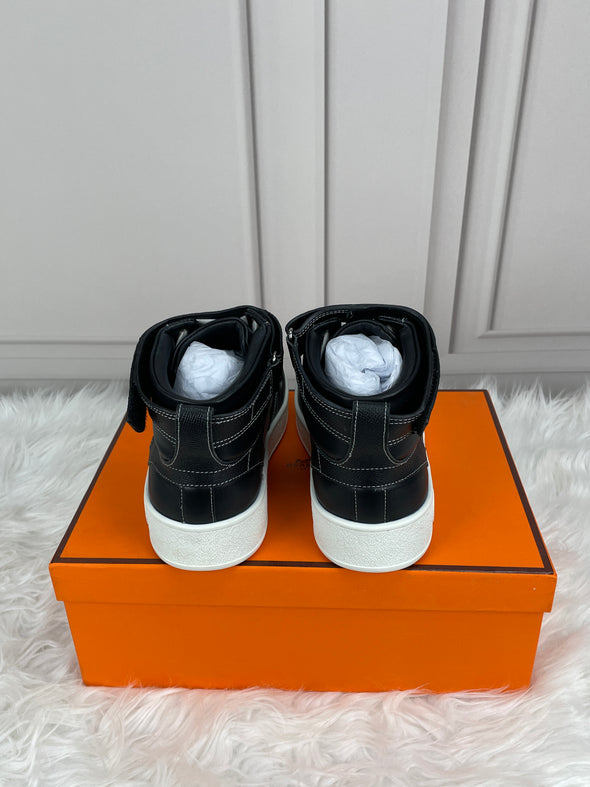 Flat shoes