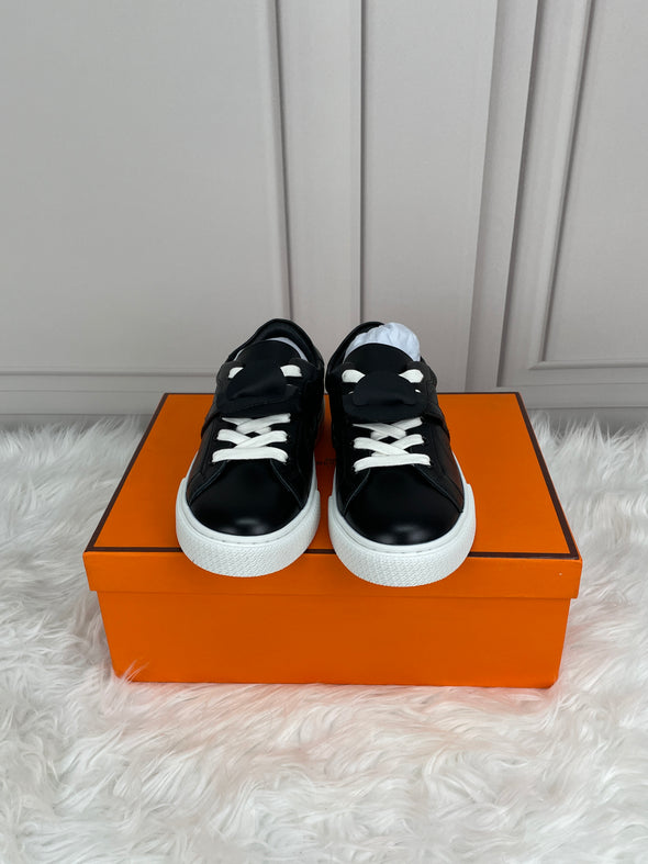 Flat shoes