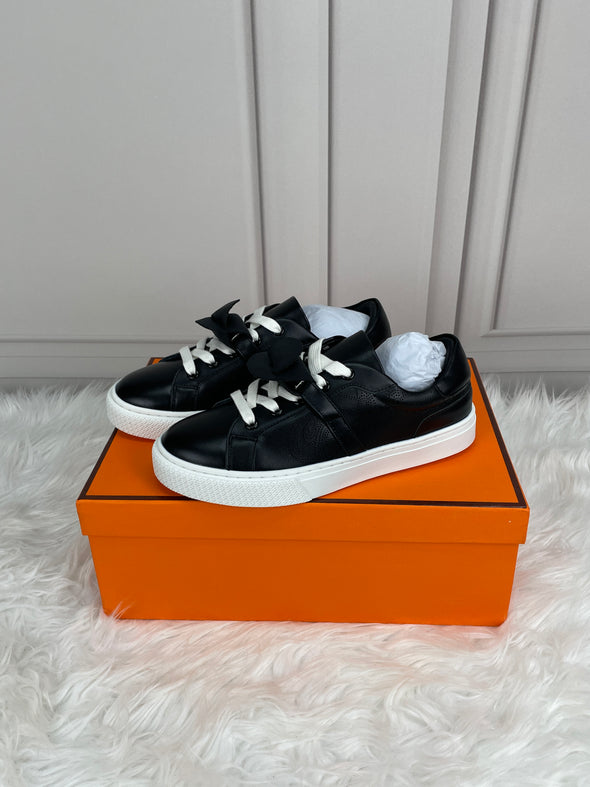Flat shoes
